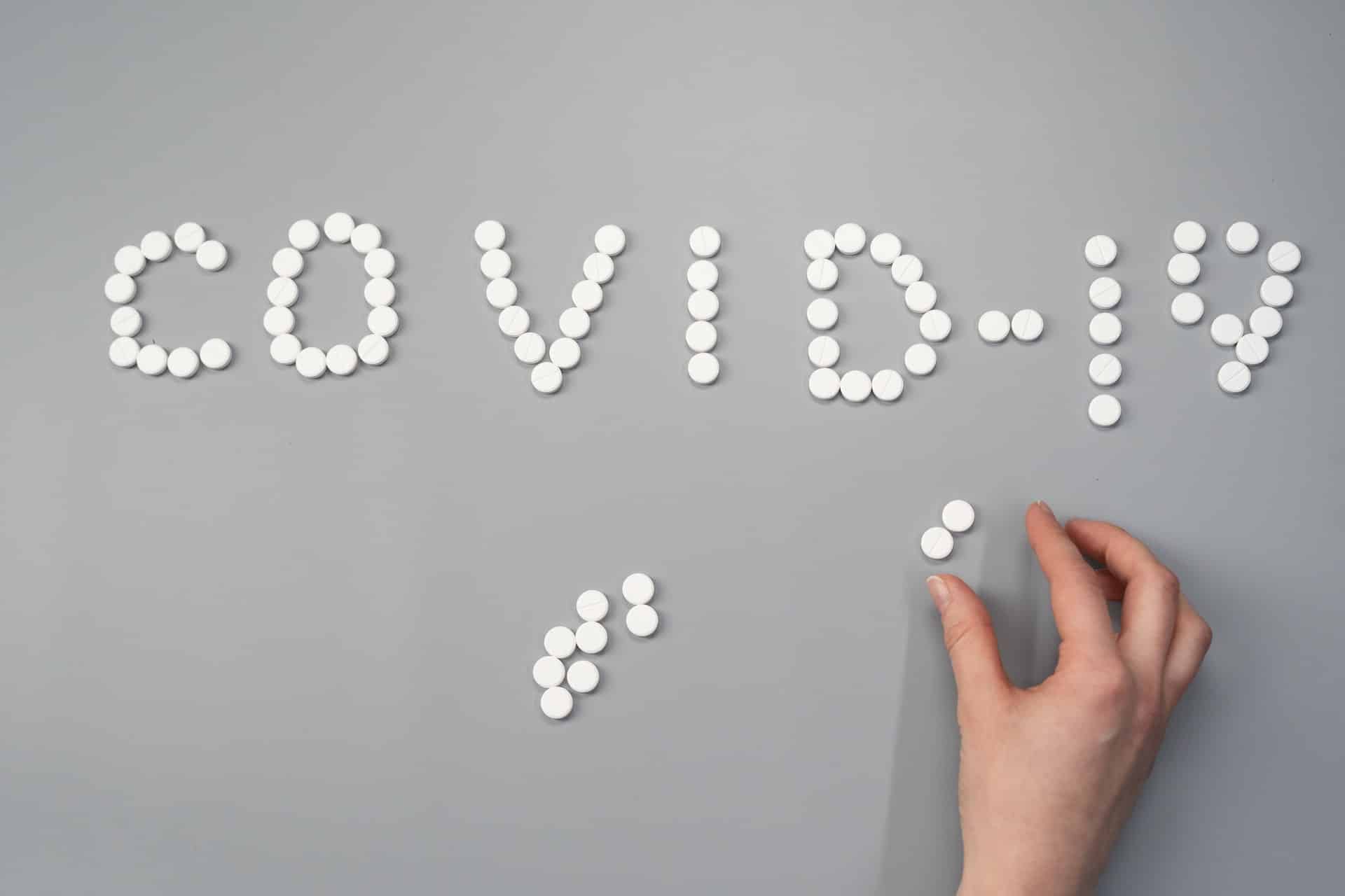 pills-on-gray-background-3923156