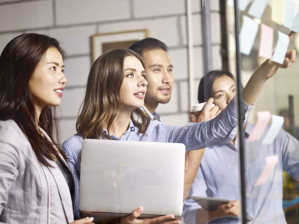 pros cons fidelity schwab vanguard