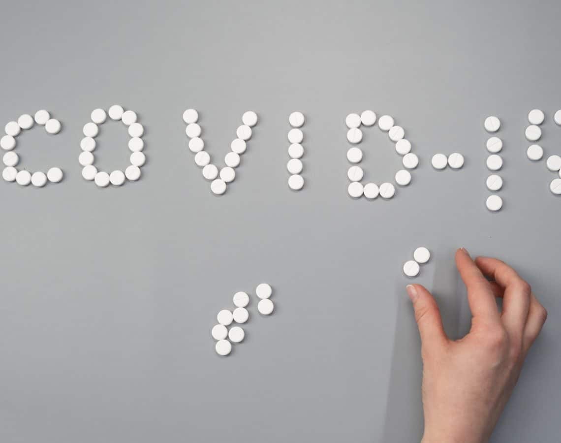 pills-on-gray-background-3923156